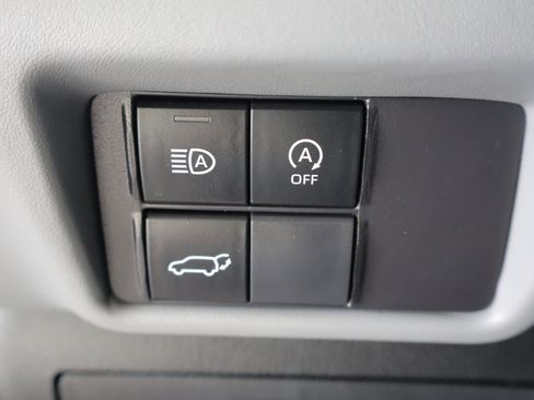 Used 2023 Toyota Highlander XLE AWD/4WD image 21