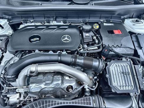 Used 2025 Mercedes-Benz GLB 250 image 12