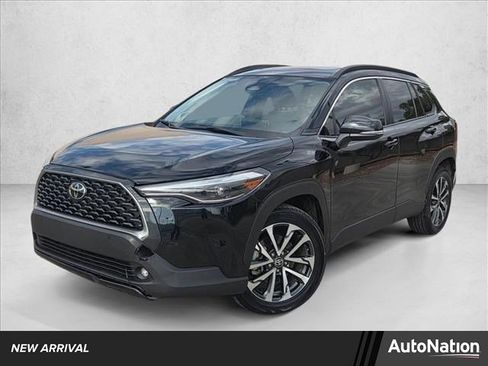Certified 2024 Toyota Corolla Cross XLE image 1