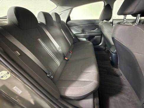 Used 2024 Hyundai Elantra SEL FWD image 30