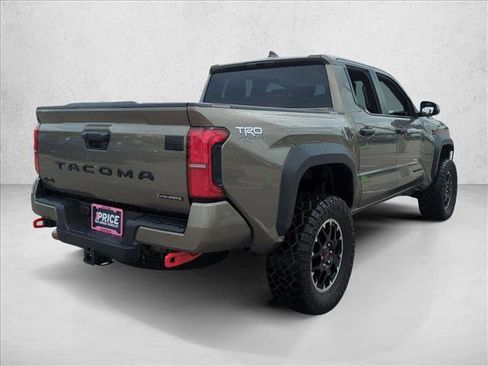 Used 2025 Toyota Tacoma TRD Off-Road AWD/4WD image 5