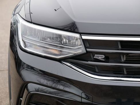 Certified 2024 Volkswagen Tiguan SE R-Line image 10