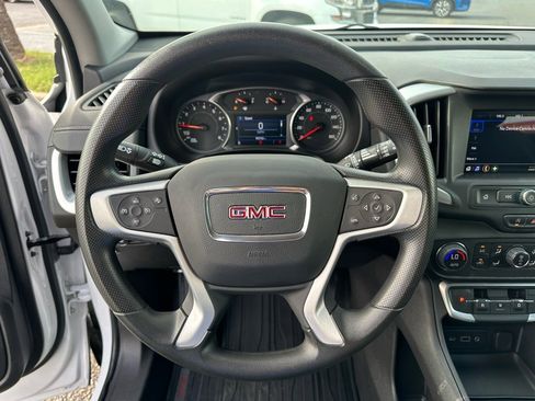 Used 2024 GMC Terrain SLE w/ Driver Convenience Package image 13