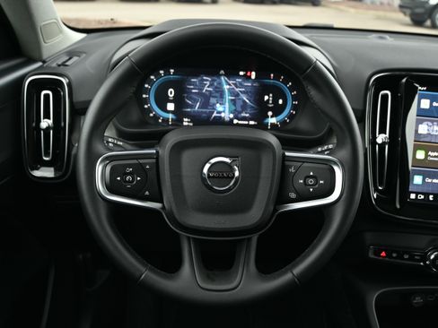 Used 2025 Volvo XC40 B5 Core image 17