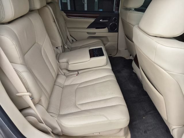 Used 2020 Lexus LX 570 4WD w/ Luxury Package image 18