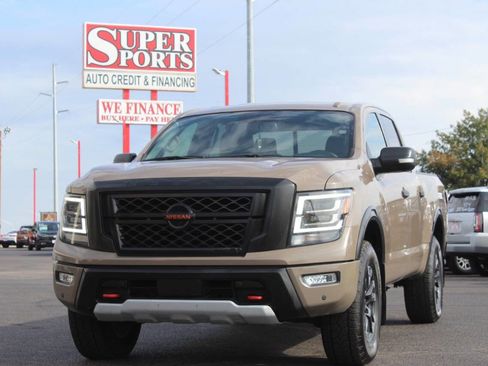 Used 2020 Nissan Titan PRO-4X w/ Pro-4x Convenience Package image 8