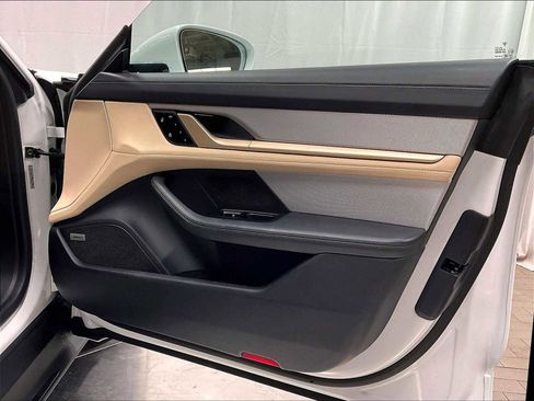 Used 2020 Porsche Taycan Turbo S image 27