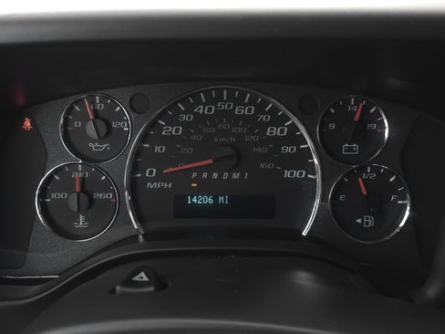 Used 2024 Chevrolet Express 2500 w/ Driver Convenience Package image 17