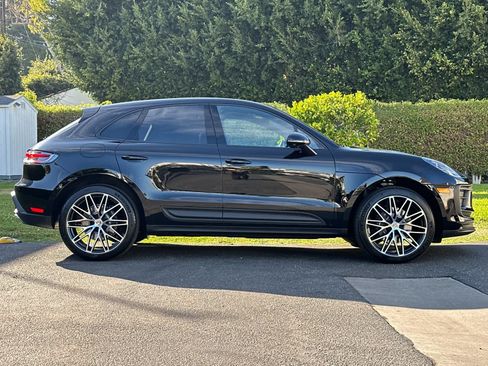 Certified 2025 Porsche Macan AWD/4WD image 9