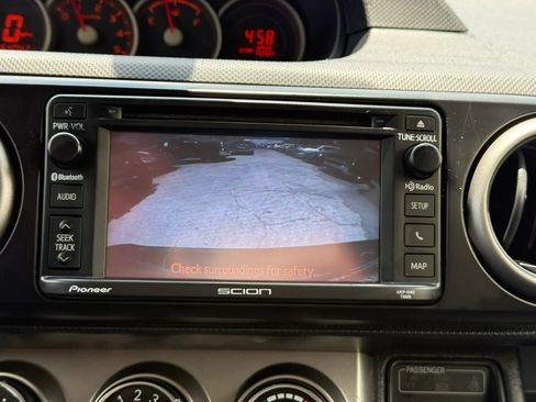 Used 2015 Scion xB FWD image 10