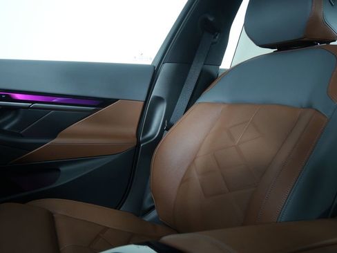 Used 2025 BMW i5 xDrive40 w/ Executive Package image 28