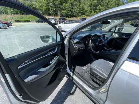 Used 2020 Buick Enclave Essence w/ Sound and Sites Package image 14