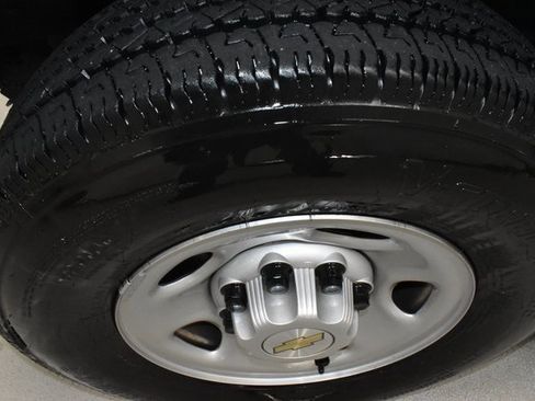 Used 2024 Chevrolet Express 2500 w/ Driver Convenience Package image 9