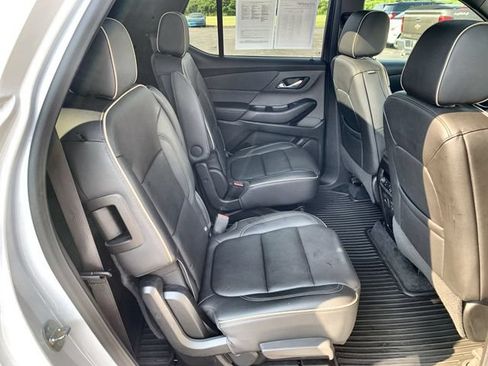 Used 2023 Chevrolet Traverse Premier FWD image 28