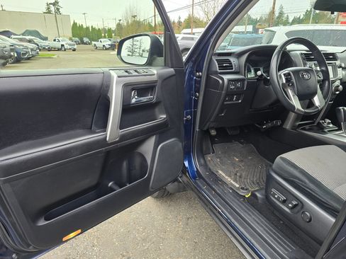 Used 2015 Toyota 4Runner SR5 image 21