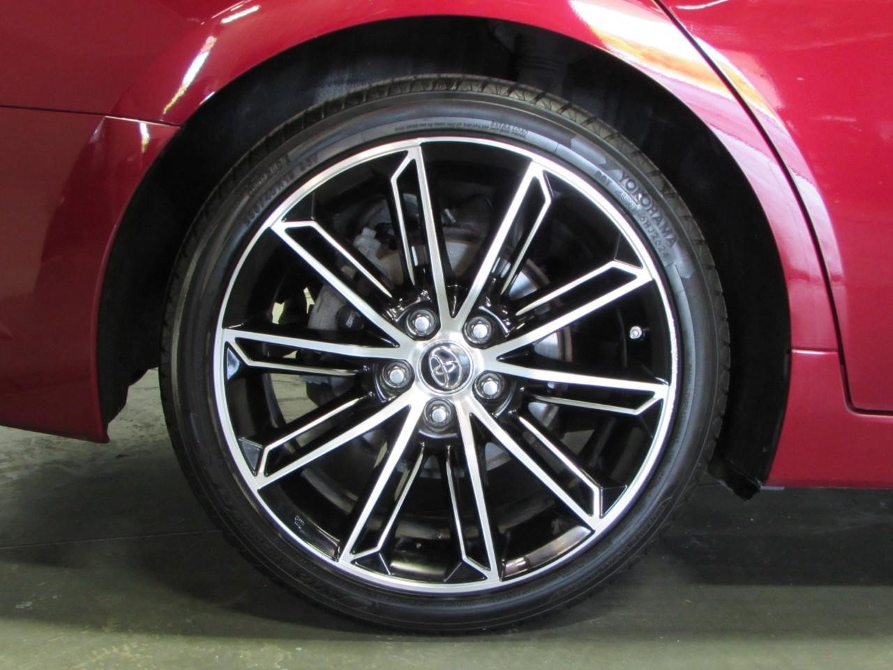Used 2019 Toyota Avalon Touring w/ All Weather Liner Package FWD image 9