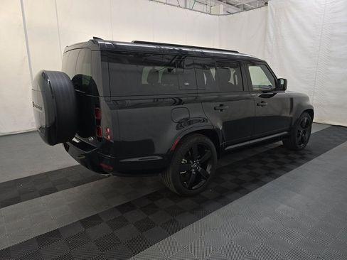 Used 2023 Land Rover Defender 130 X-Dynamic SE image 2