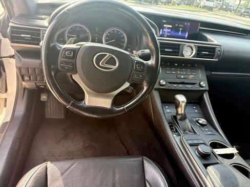 Used 2016 Lexus RC 200t w/ Premium Package RWD image 10