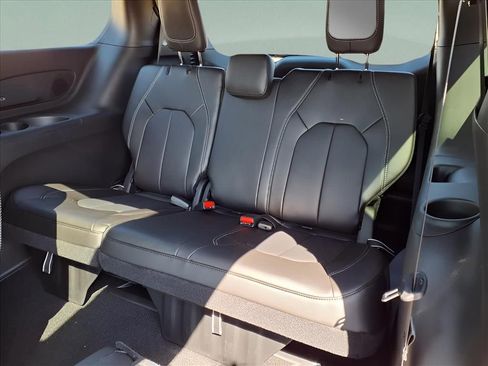 New 2026 Chrysler Pacifica Select FWD image 24