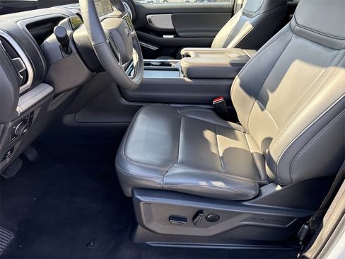 Used 2025 Ford Expedition Max Active image 9