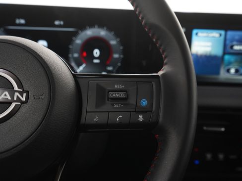 Used 2025 Nissan Kicks SR AWD/4WD image 26