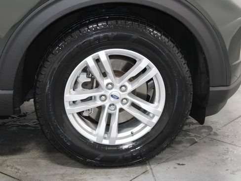 Used 2023 Ford Explorer XLT image 12