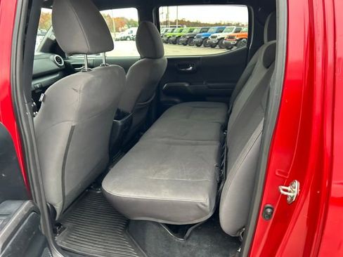 Used 2017 Toyota Tacoma TRD Off-Road image 30