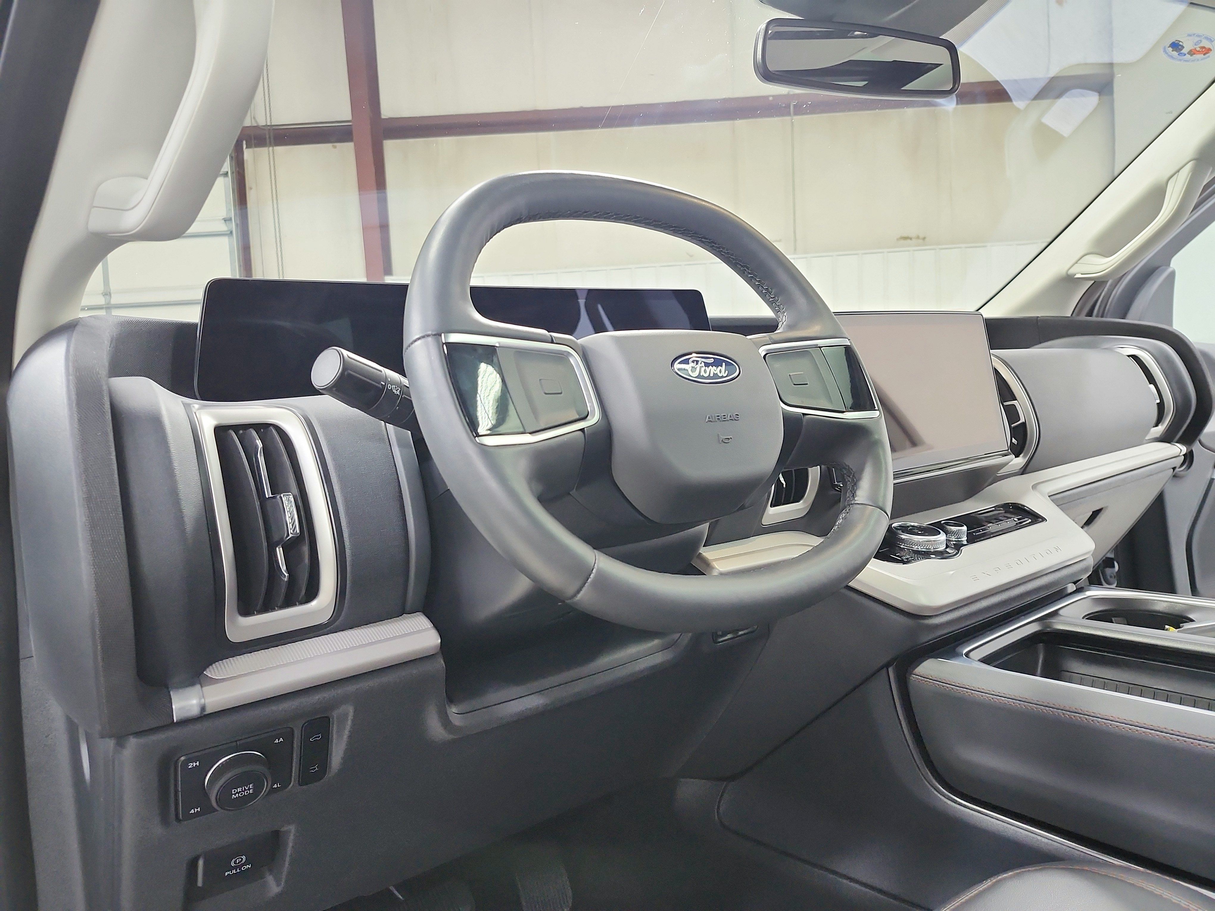 Used 2025 Ford Expedition Active AWD/4WD image 19
