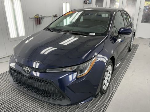 Used 2022 Toyota Corolla LE image 2