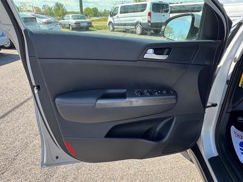 Used 2020 Kia Sportage LX w/ LX Popular Package image 29