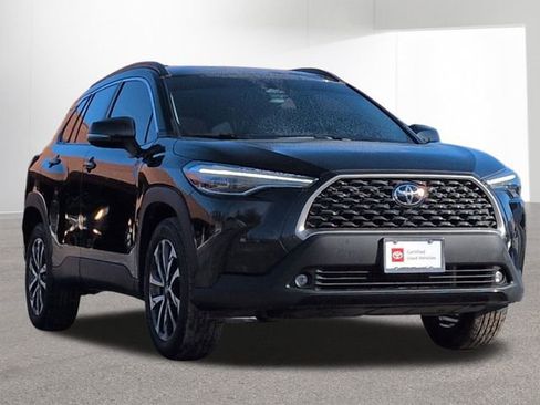 Used 2024 Toyota Corolla Cross XLE w/ Convenience Package image 3