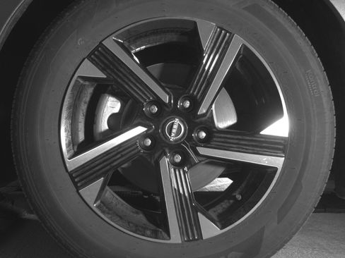 Used 2025 Nissan Sentra SV FWD image 15