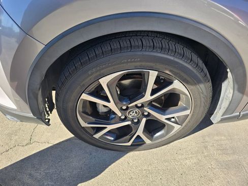 Used 2018 Toyota C-HR XLE image 17