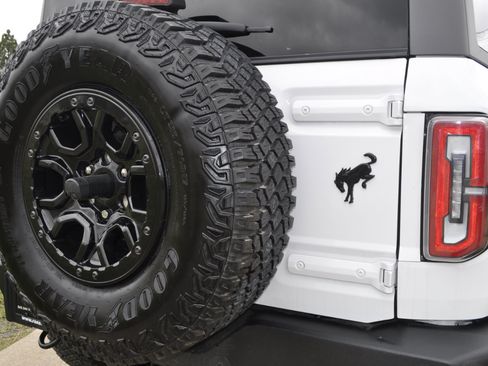 Used 2022 Ford Bronco Wildtrak image 6