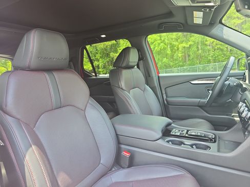 Used 2025 Honda Pilot Black Edition image 10