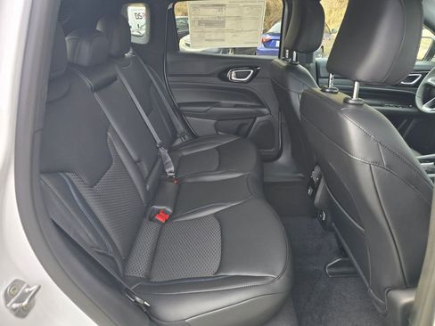 New 2026 Jeep Compass Latitude image 24