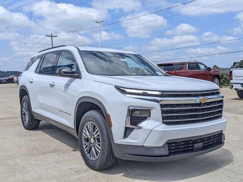 New 2026 Chevrolet Traverse LT image 5