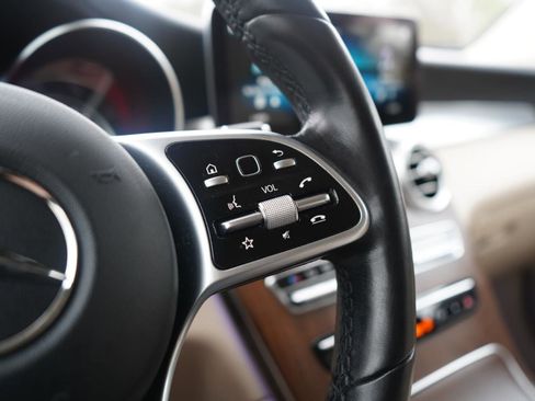 Used 2022 Mercedes-Benz GLC 300 4MATIC w/ Premium Package Lite image 26