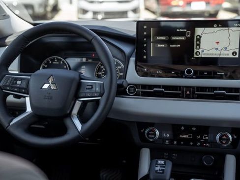 New 2026 Mitsubishi Outlander SE AWD/4WD image 15