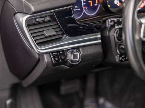 Used 2019 Porsche Panamera image 21