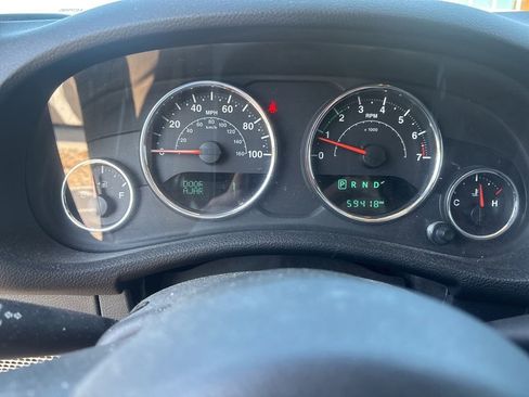 Used 2016 Jeep Wrangler Unlimited Sahara w/ Connectivity Group AWD/4WD image 14