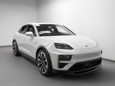 New 2025 Porsche Macan Turbo Electric image 10
