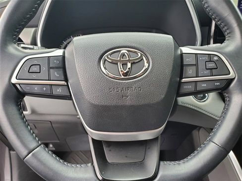 Used 2023 Toyota Highlander XLE image 22