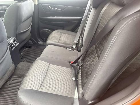 Used 2017 Nissan Rogue SV image 19