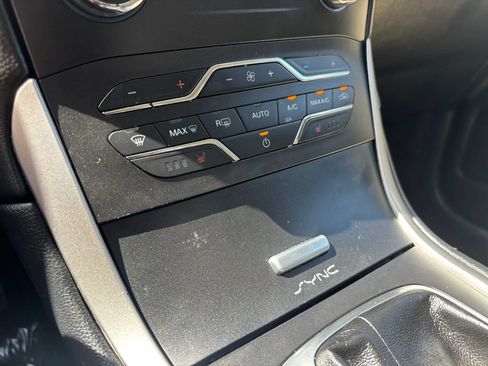 Used 2015 Ford Edge SEL w/ Equipment Group 201A AWD/4WD image 37