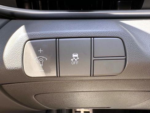 Used 2025 Hyundai Elantra Sport FWD image 16
