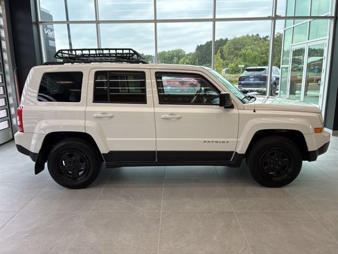 Used 2016 Jeep Patriot Sport w/ Power Value Group AWD/4WD image 5