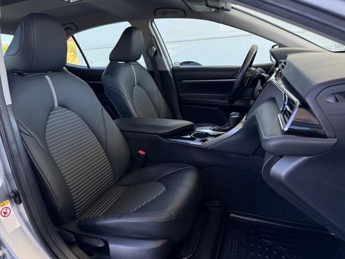Used 2019 Toyota Camry SE FWD image 13