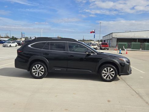 Used 2025 Subaru Outback Premium image 2