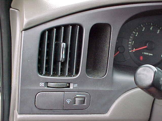 Used 2005 Hyundai Elantra GLS FWD image 25